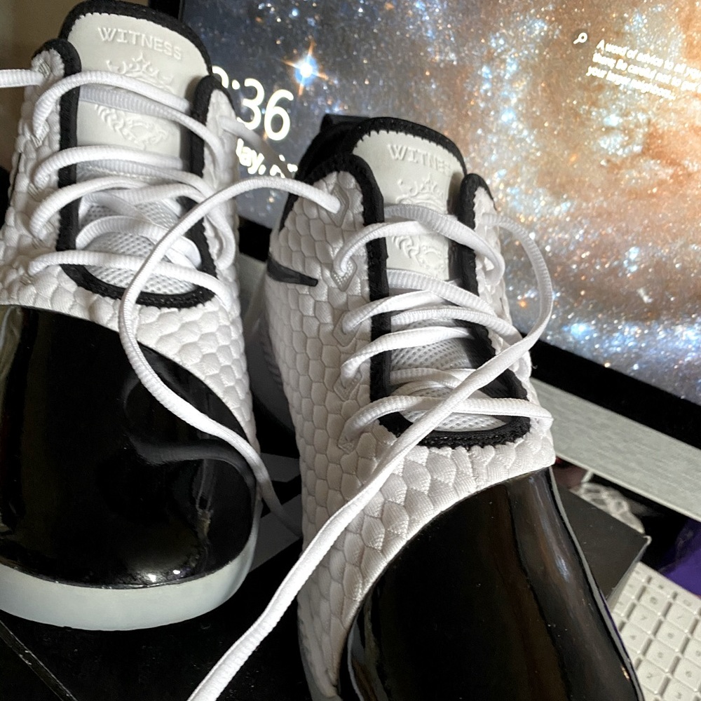 Men’s size 11 black and white Nike shoes!